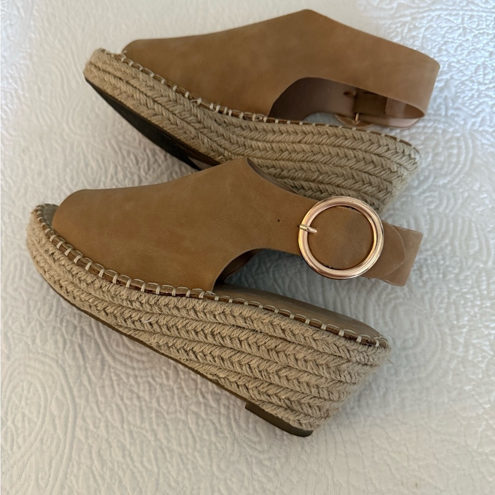 Catherine Malandrino Tan Slingback Wedge❗️ - Picture 3 of 11